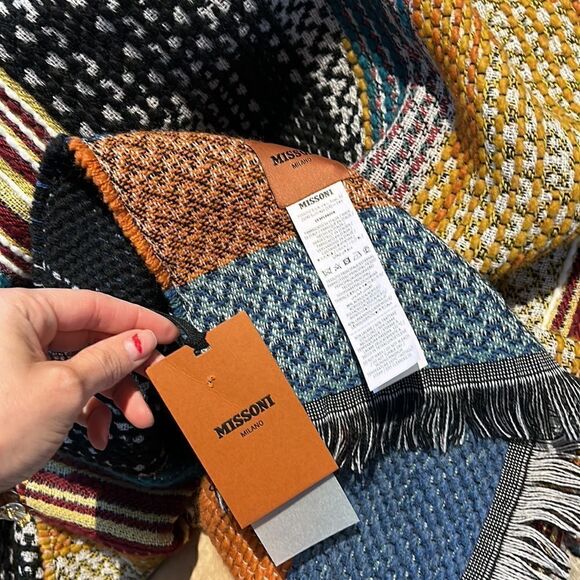MISSONI HOME
Yailin Fringed Jacquard Throw - Picture 7 of 7